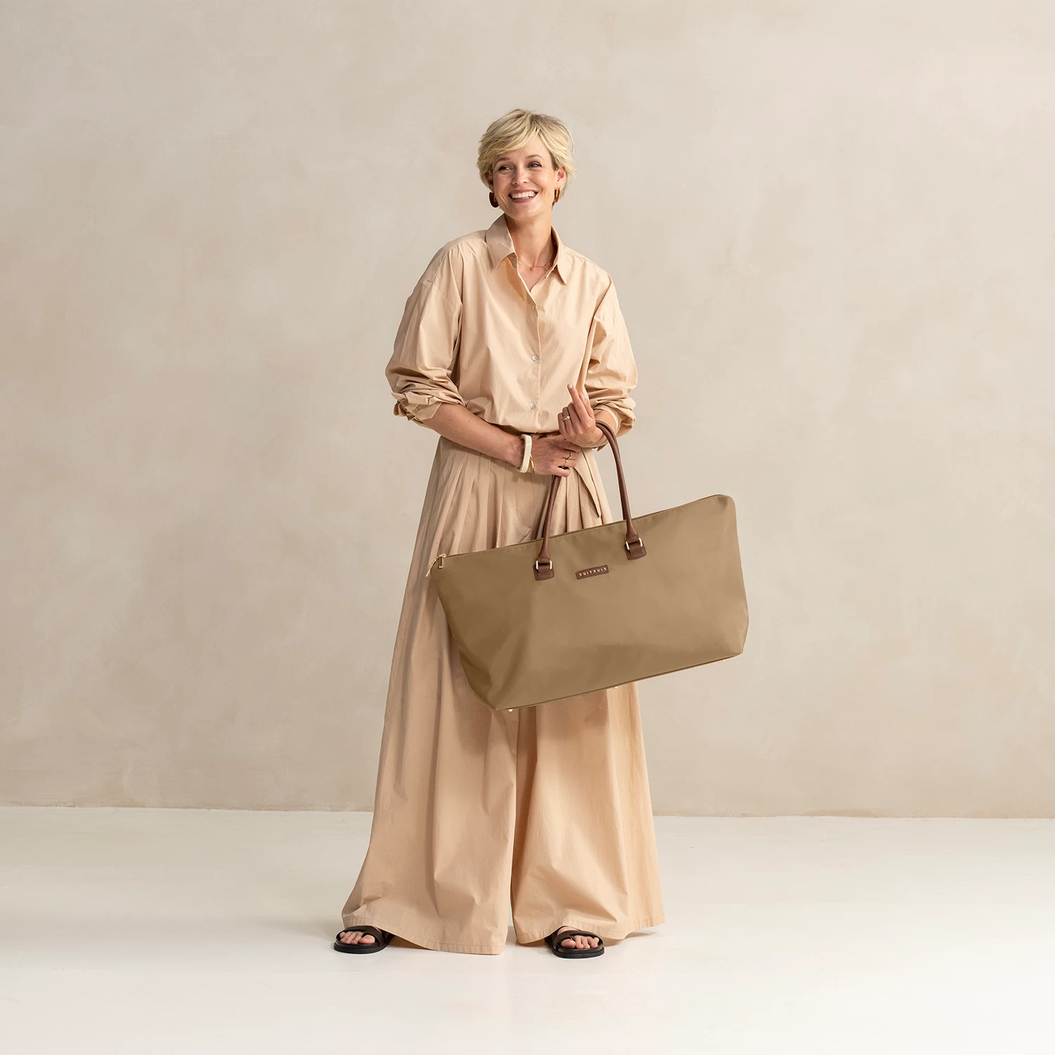 Fab Seventies - Cuban Sand - Travel Tote 2 Fab Seventies - Cuban Sand - Travel Tote - Image 2